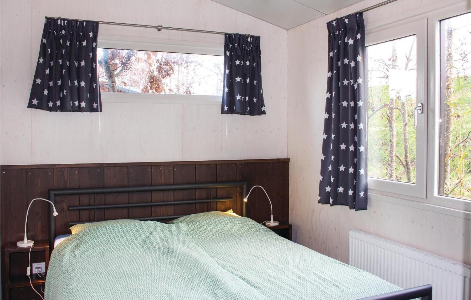 Beautiful Home In Sint-Annaland With Wifi Екстериор снимка